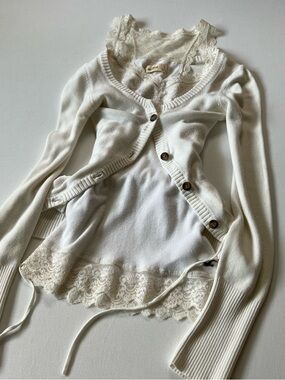 Vintage Aeropostale White Cardigan with Brown Buttons and Tie Waist